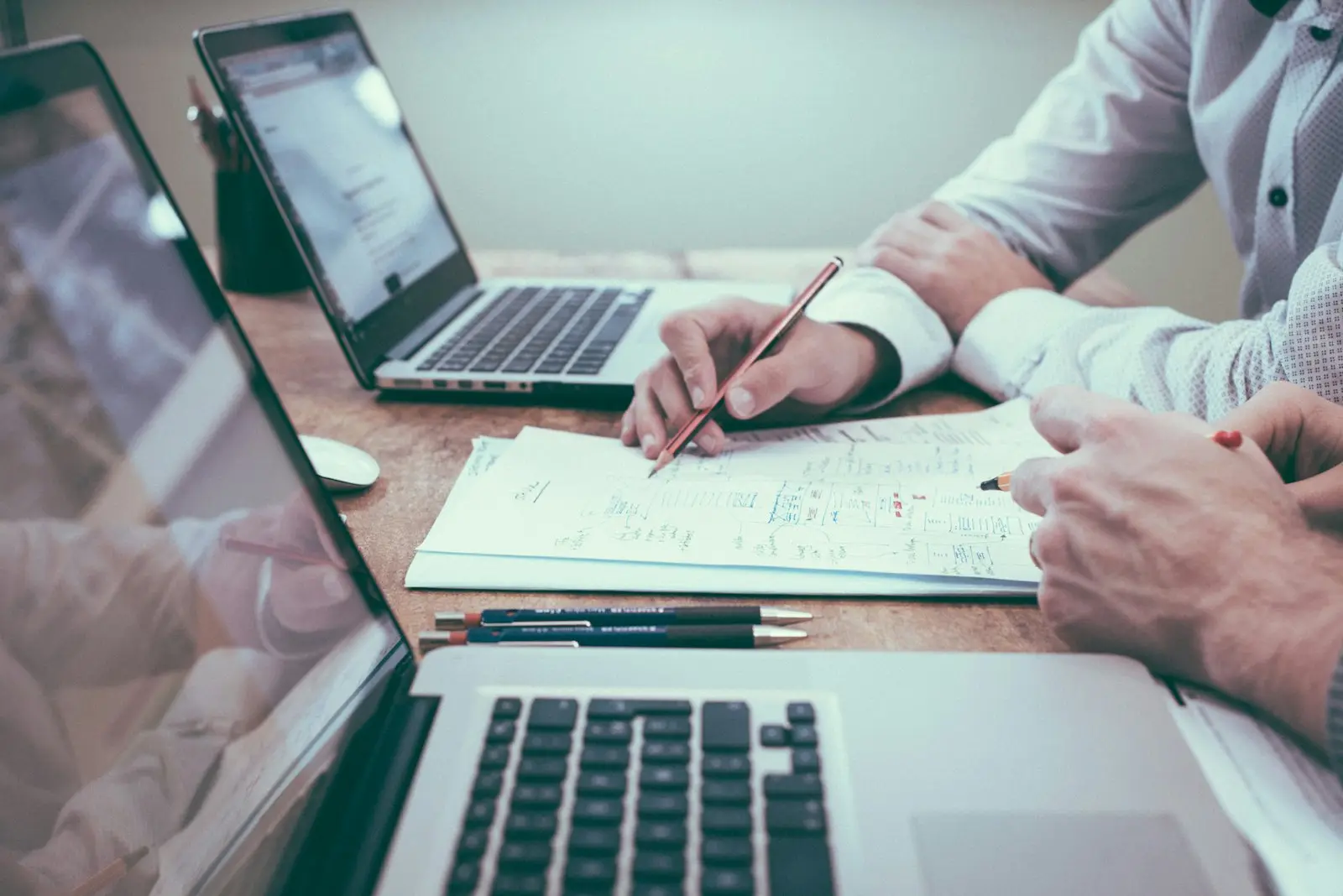Gestionnaire qui planifie sa strategie d approvisionnement