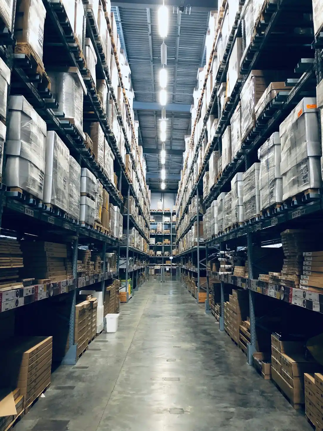 Entrepôt Karguo rempli de produits d’entretien et de nettoyage